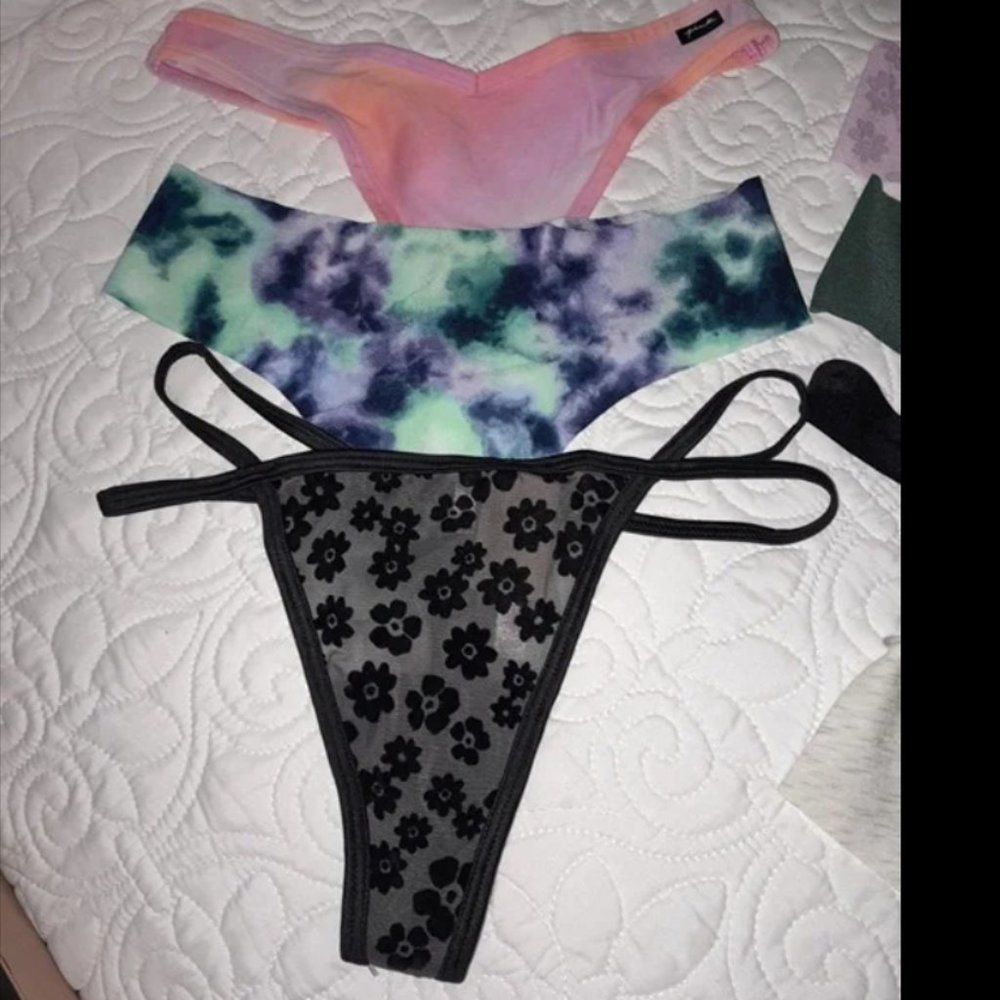 7 pair Victoria’s Secret & PINK Thong Panties size small NWT